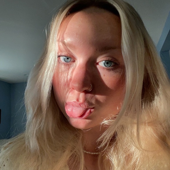 Meet your Posher, Jillian - Picture 1 of 1